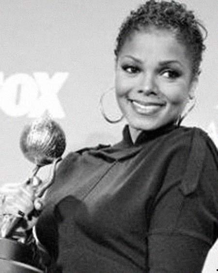 埃莉个人资料,才华横溢的年轻才女,多才多艺的人生探索者