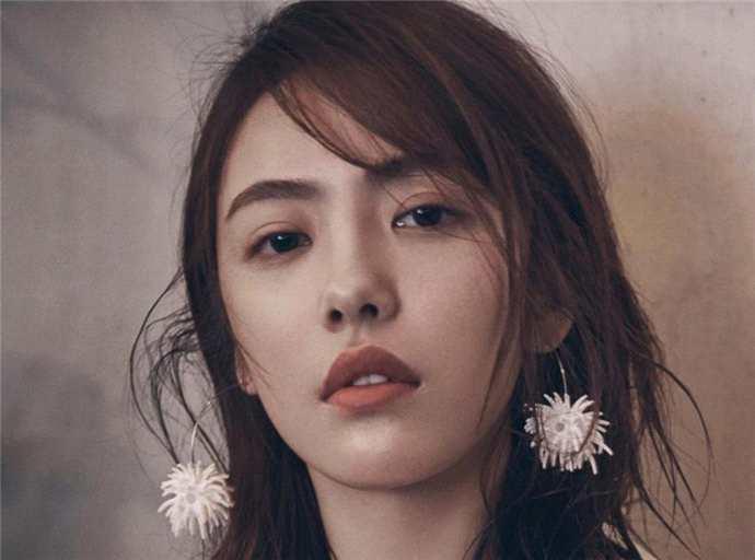 蔡文静资料,才华横溢的青年才俊，引领时代潮流的先锋人物