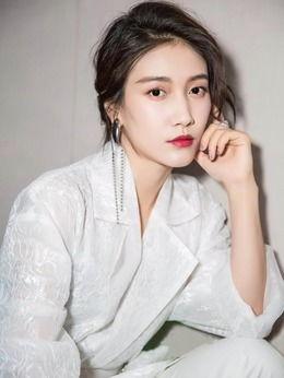 啜妮儿个人资料,才华横溢的年轻演员，演艺事业璀璨星光