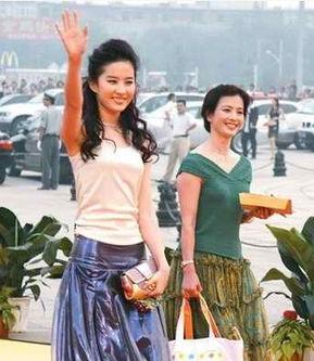 娱乐圈看似姐妹的母女,姐妹情深背后的故事